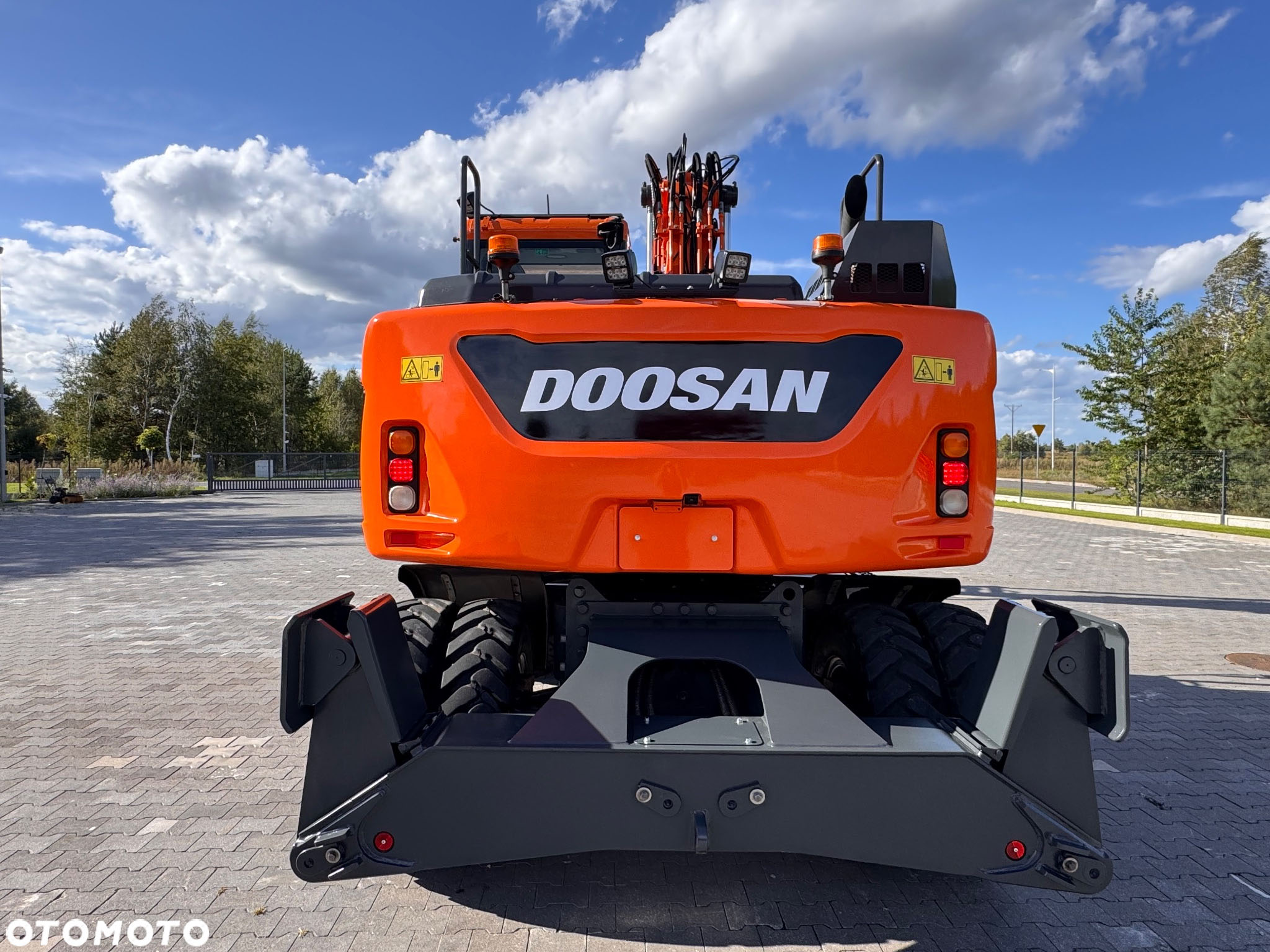 Doosan-Dx170-8
