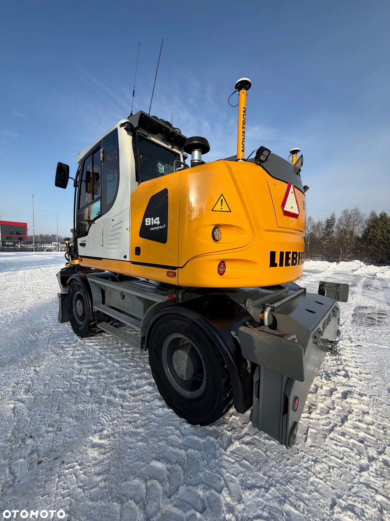 Liebherr A914 compacti11