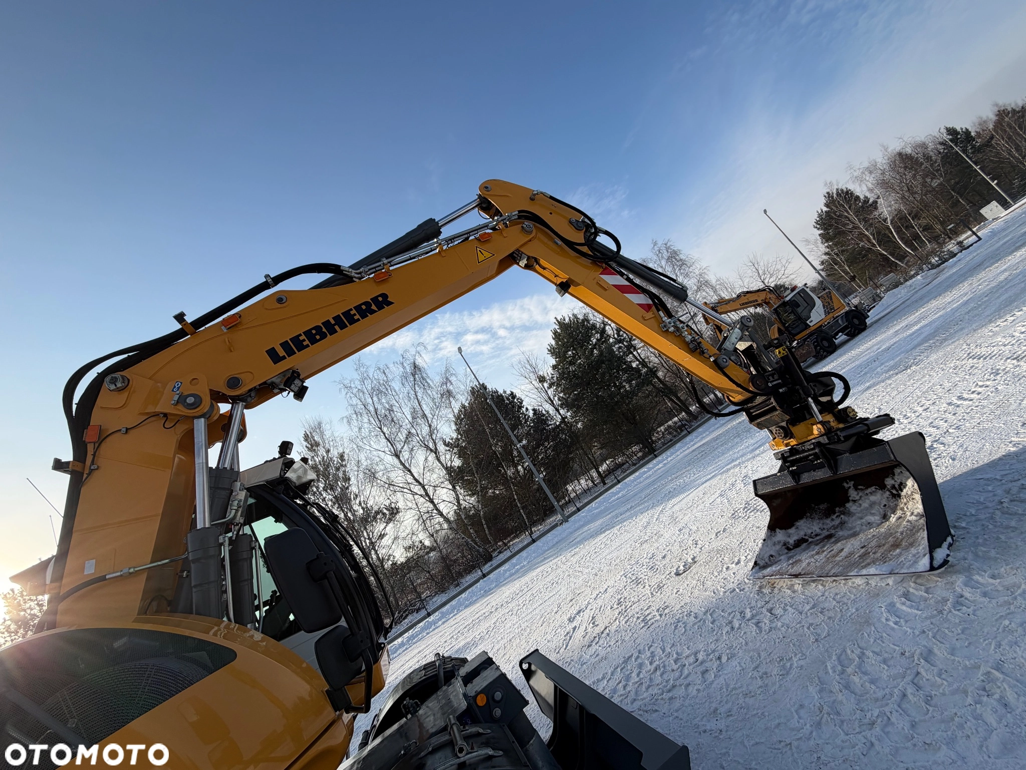 Liebherr A914 compacti14