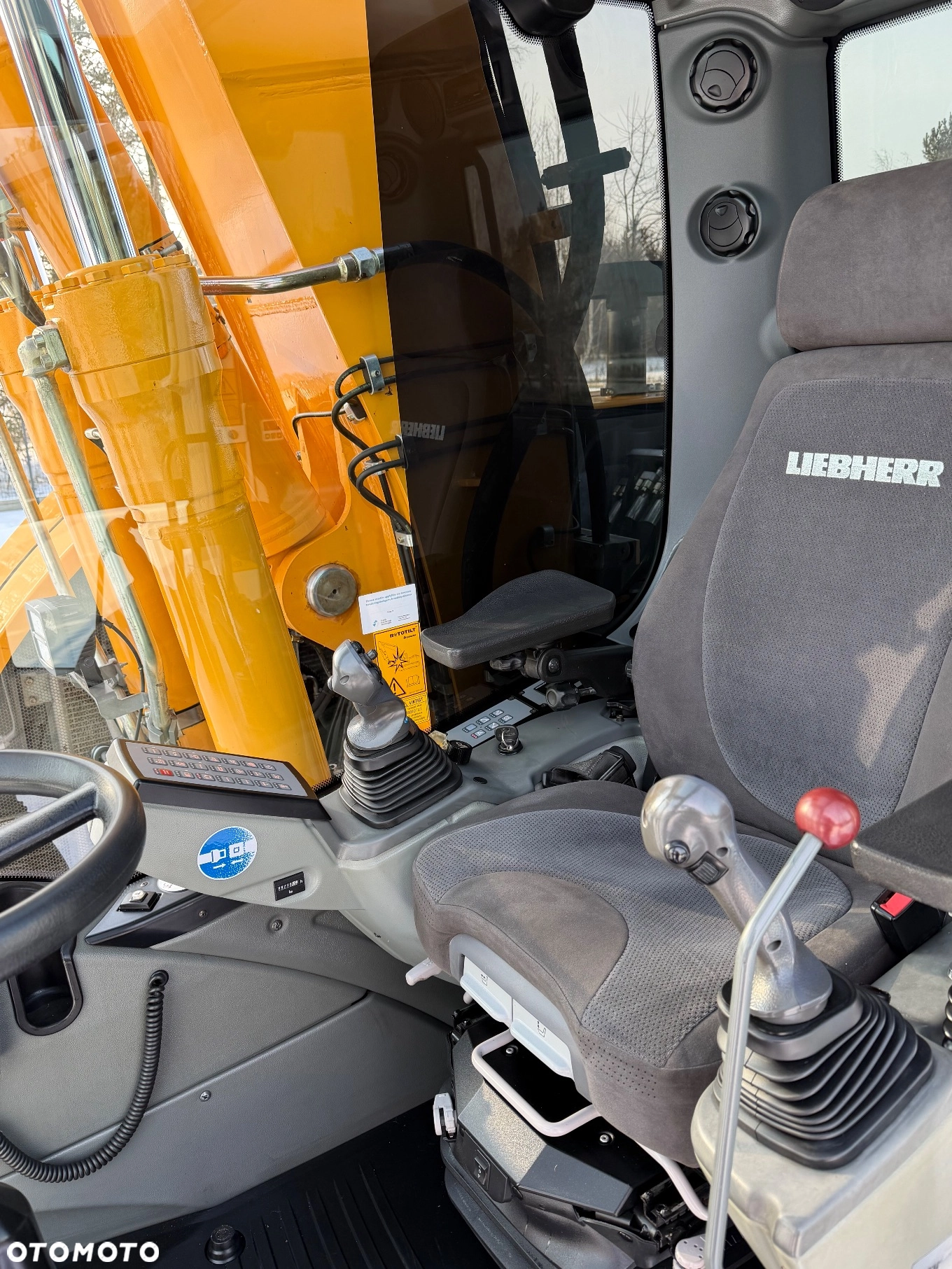 Liebherr A918 compactr4