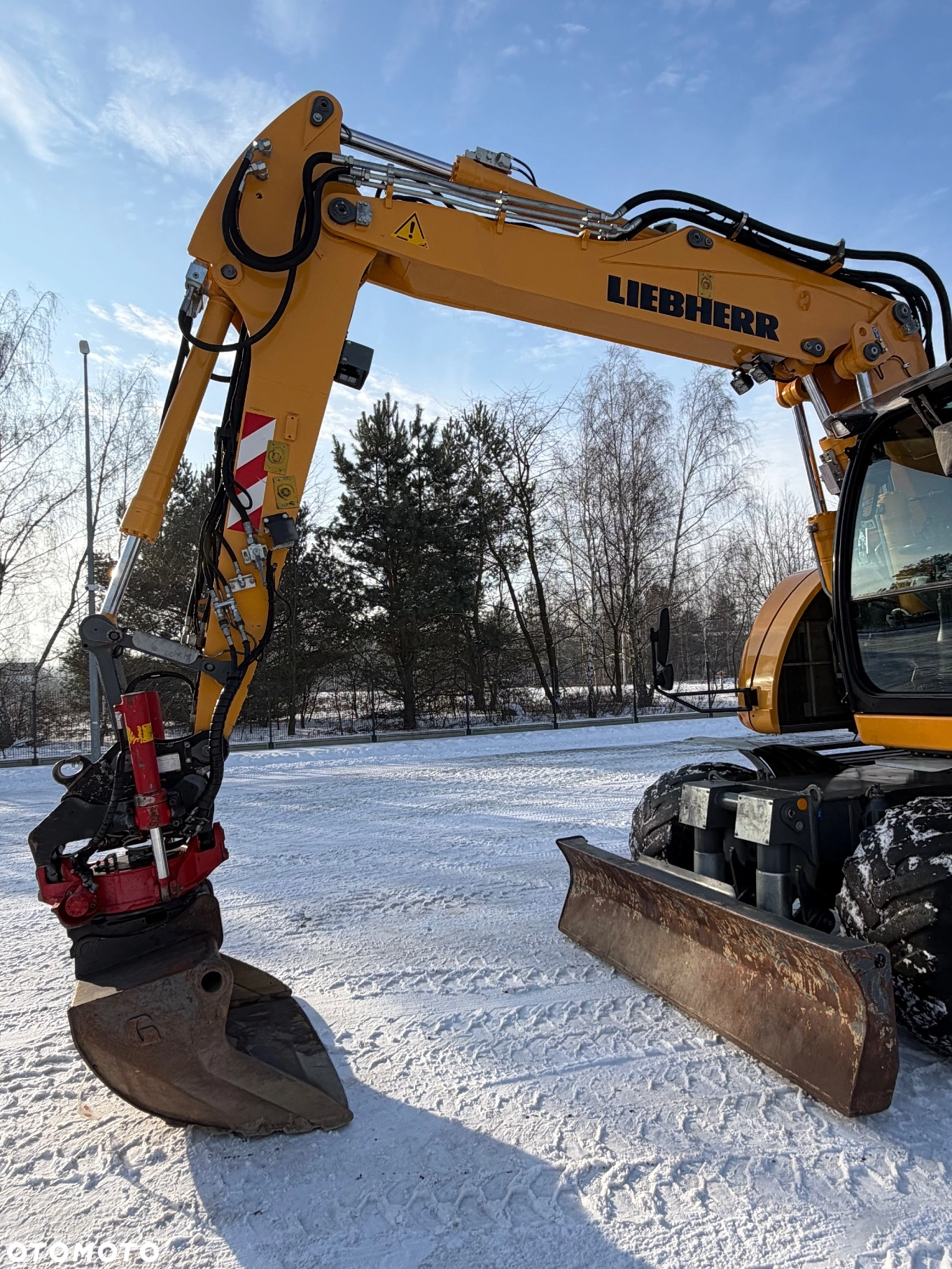 Liebherr A918 compactr8